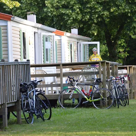 Camping Le Pre Coulet Saint-Pierreville