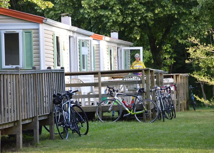 Camping Le Pre Coulet Saint-Pierreville